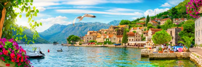 Meer und Berge - Blick in die Bucht von Kotor