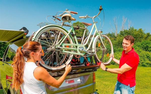 Fiamma Carry Bike Fahrradträger für VW T5 mit Heckklappe Fiamma Carry Bike Fahrradtraeger fuer VW T5 mit Heckklappe Camping in den Niederlanden
