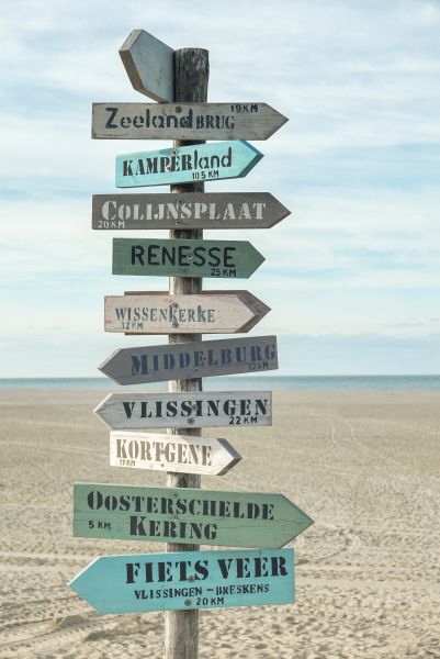 Der Weg zu allem was in den Niederlanden am Meer von Renesse in Zeeland Spaß macht