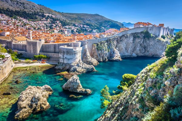 Süd-Kroatien mit charakteristischer Altstadt in Dubrovnik Dubrovnik Landschaft. / Luftaufnahme des berühmten europäischen Reiseziels