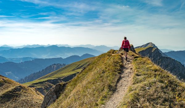 Allgäu, Bayern, Deutschland, Hochgrats-Gipfel im Hintergrund Wandern im Herbst, Herbst auf dem Grat der Nagelfluhkette bei Oberstaufen