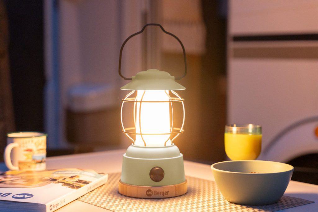 Diese exklusive LED-Laterne von Berger sorgt für tolles Ambiente an deinen Campingabenden! Berger Hopuni Pro LED Campinglaterne mit Dimmfunktion Grün