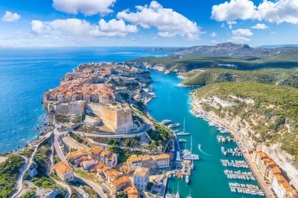 Savoir Vivre ganz im Süden von Korsika Blick auf den südlichsten Zipfel der Insel Bonifacio Altstadt und Hafen