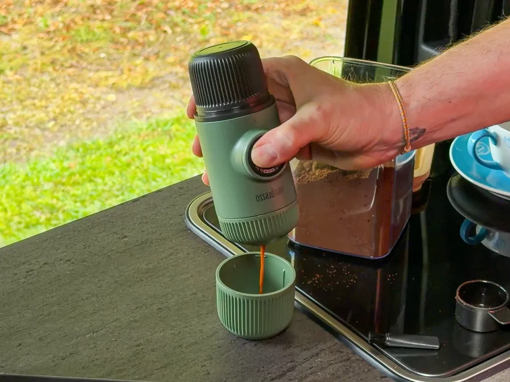 Wacaco Nanopresso tragbare Espressomaschine ohne Strom im Test