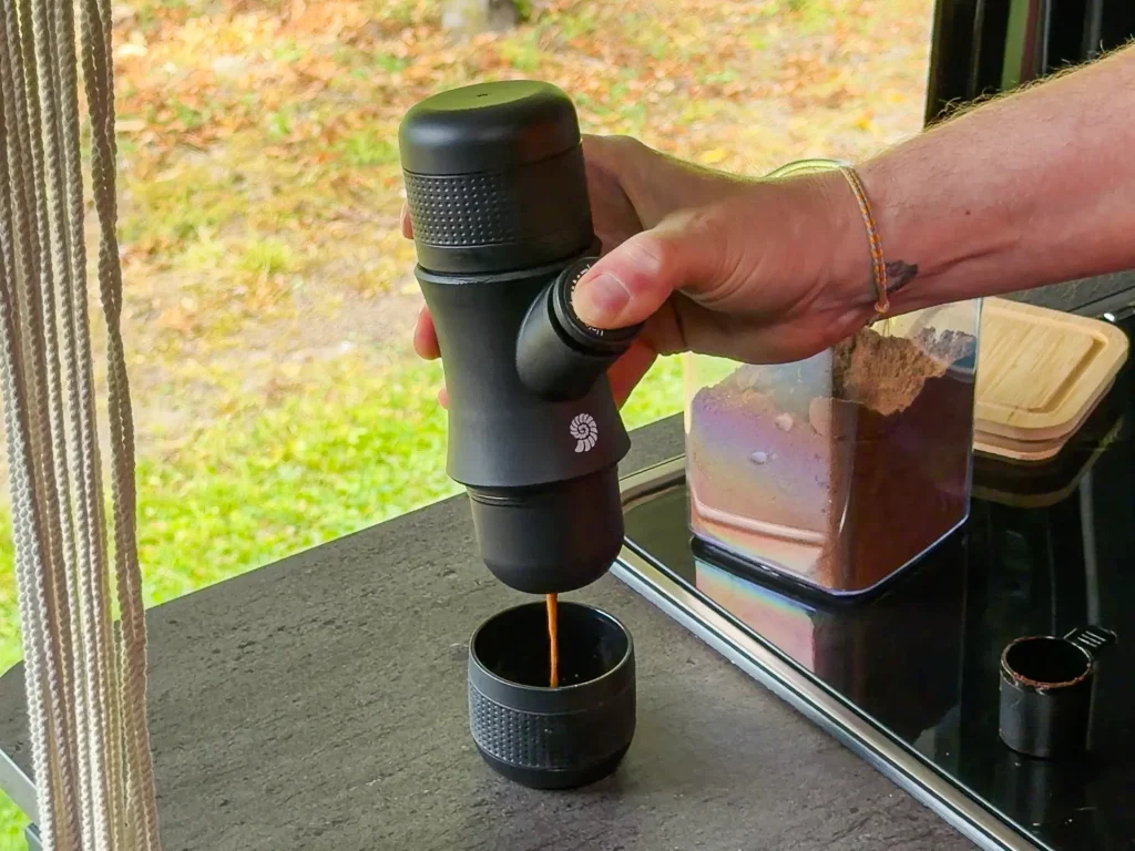 Origin Outdoors To Go Mini tragbare Espressomaschine ohne Strom im Test