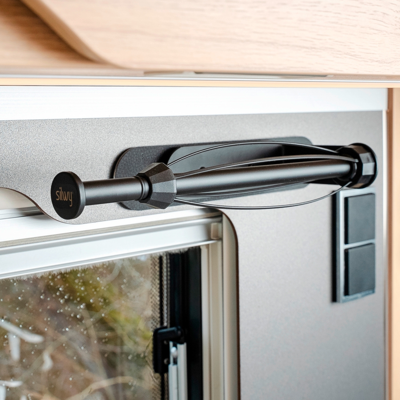Silwy Magnetischer Halter mit Abrollstopp für Küchenrolle